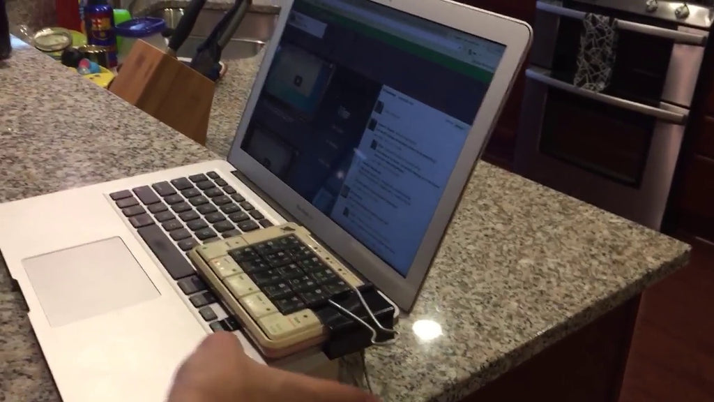 Frogpad one handed keyboard travel binder clip laptop demo by Clark Mercer (4 years ago)