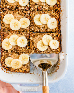 This banana baked oatmeal is the ideal healthy breakfast! It’s full of good-for-you ingredients and so delicious, everyone will want seconds.