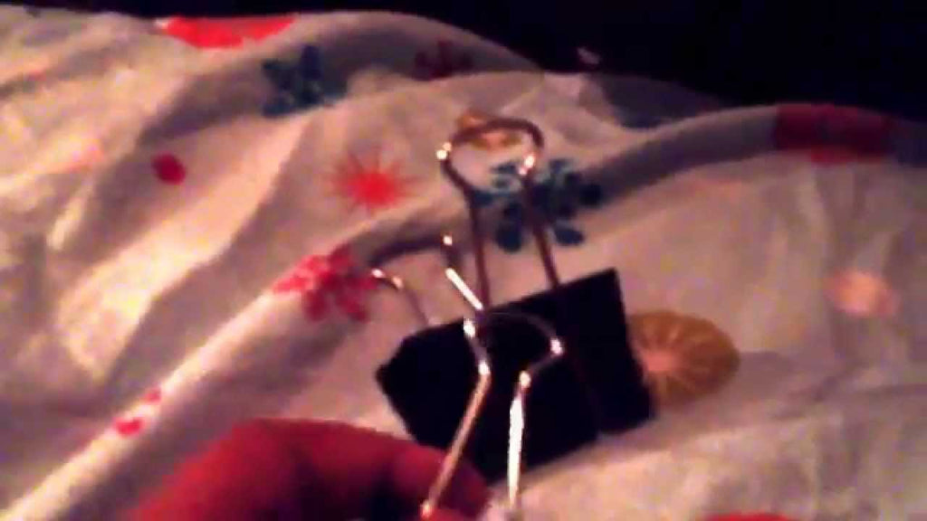 How to make a binder clip iphonephone stand by Joseph Bangalan (6 years ago)