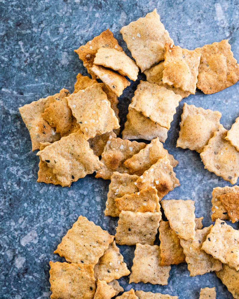 Step up your snacks or parties with this homemade crackers recipe! This crispy flatbread style cracker is full of flavor, and all natural with no additives.