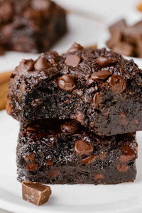 These paleo vegan brownies are super chocolaty and gooey