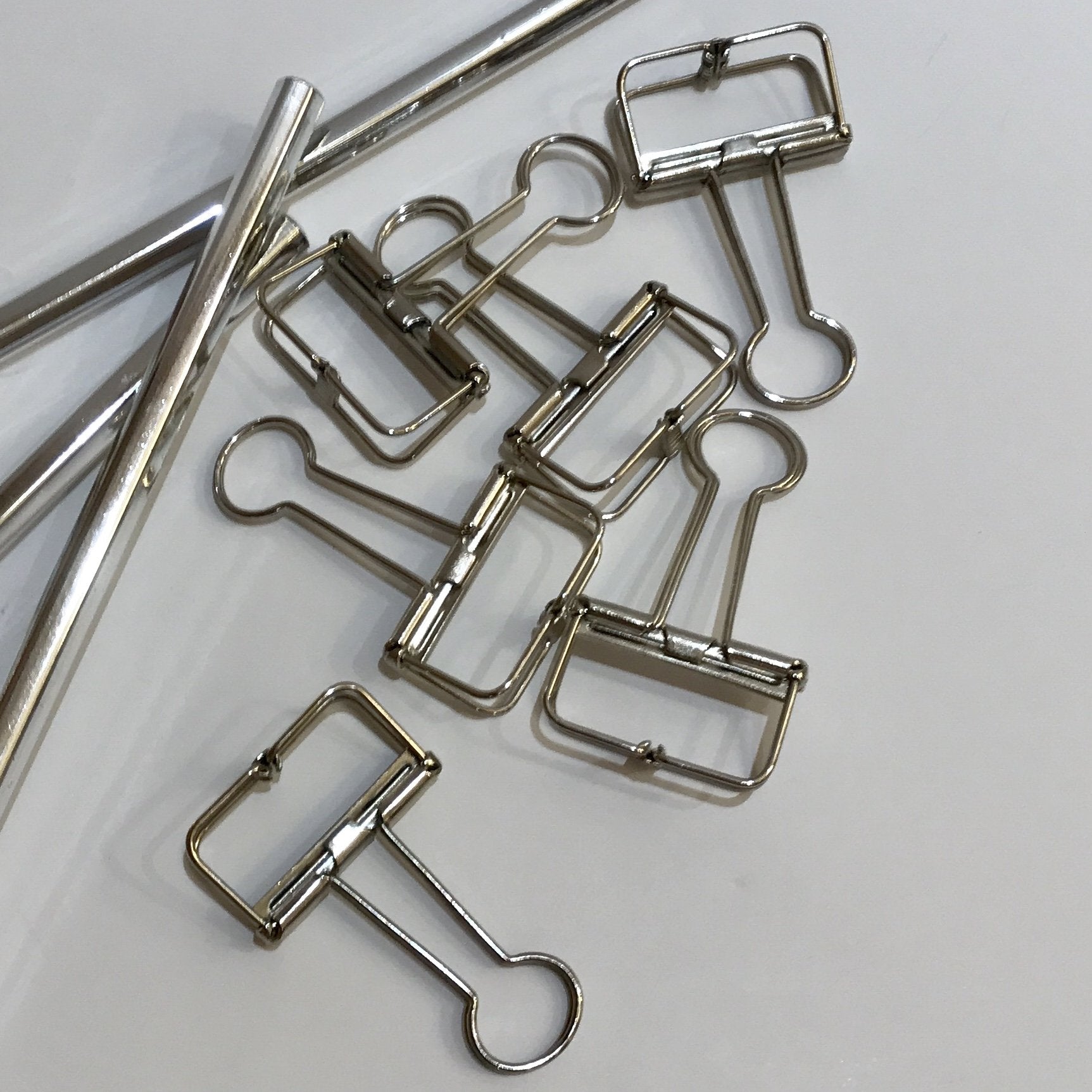 silver and gold binder clips